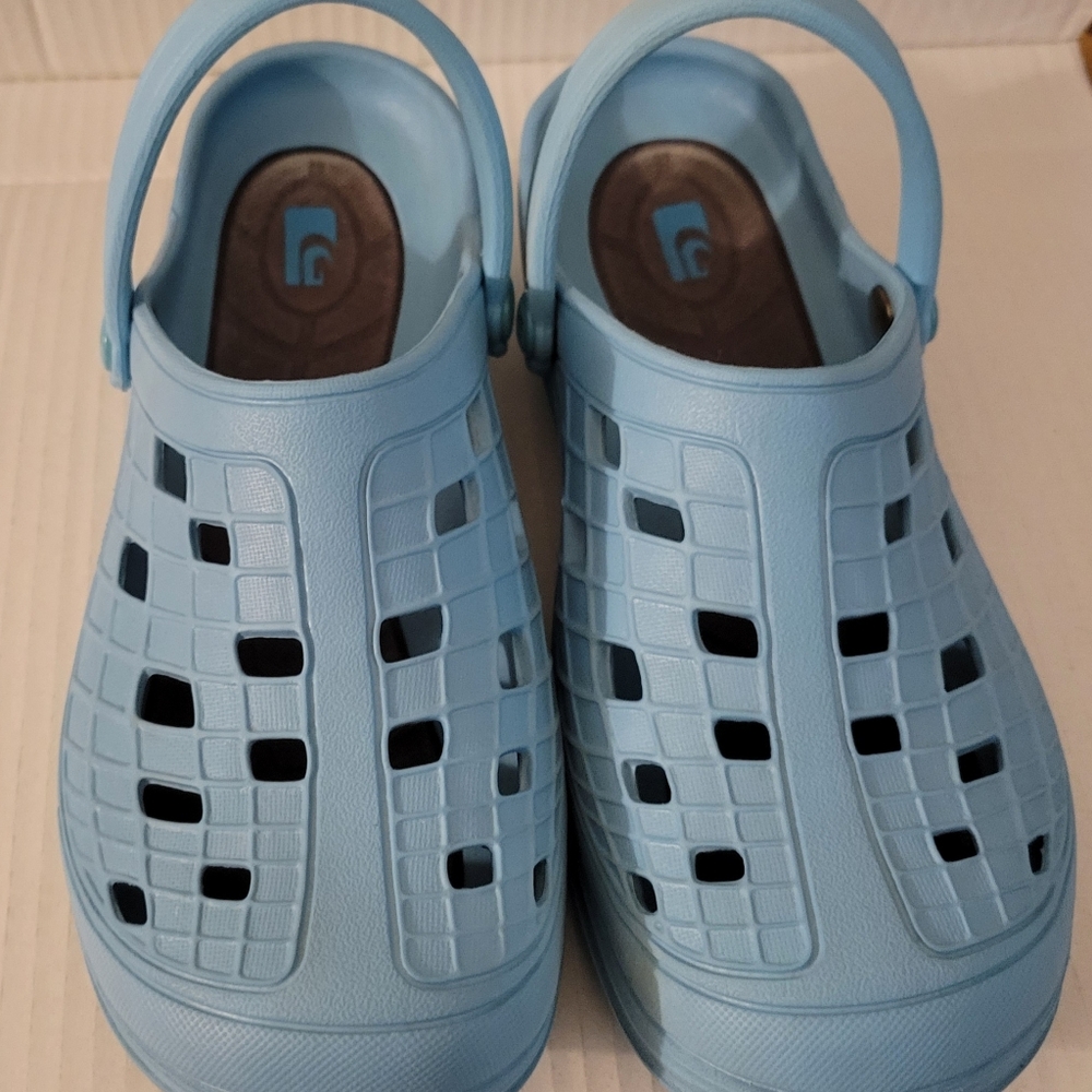 Cloggens Clogs - Picture 5 of 8